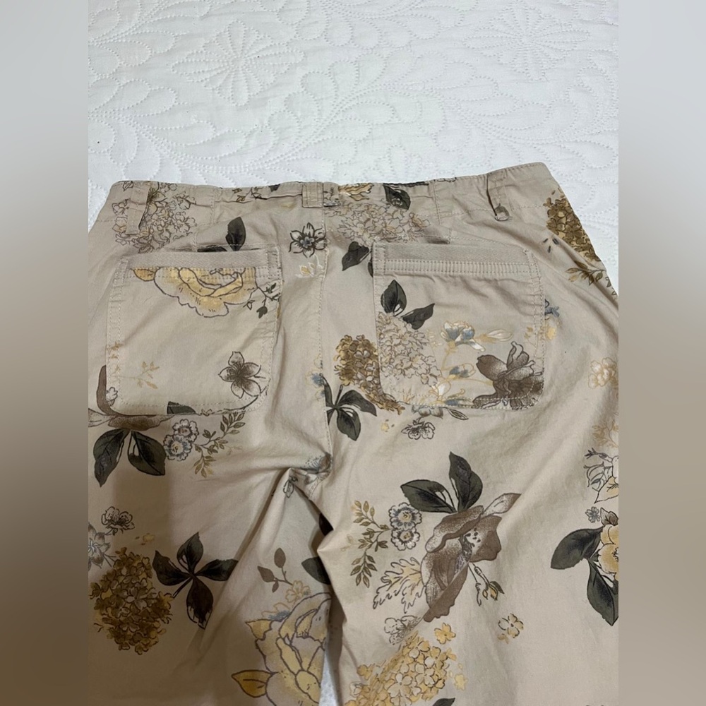 (18) Democracy Beige Floral Pants - Picture 11 of 12